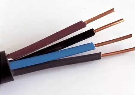 Кои се изолационите материјали што се користат во контролните кабли со пластична изолација?